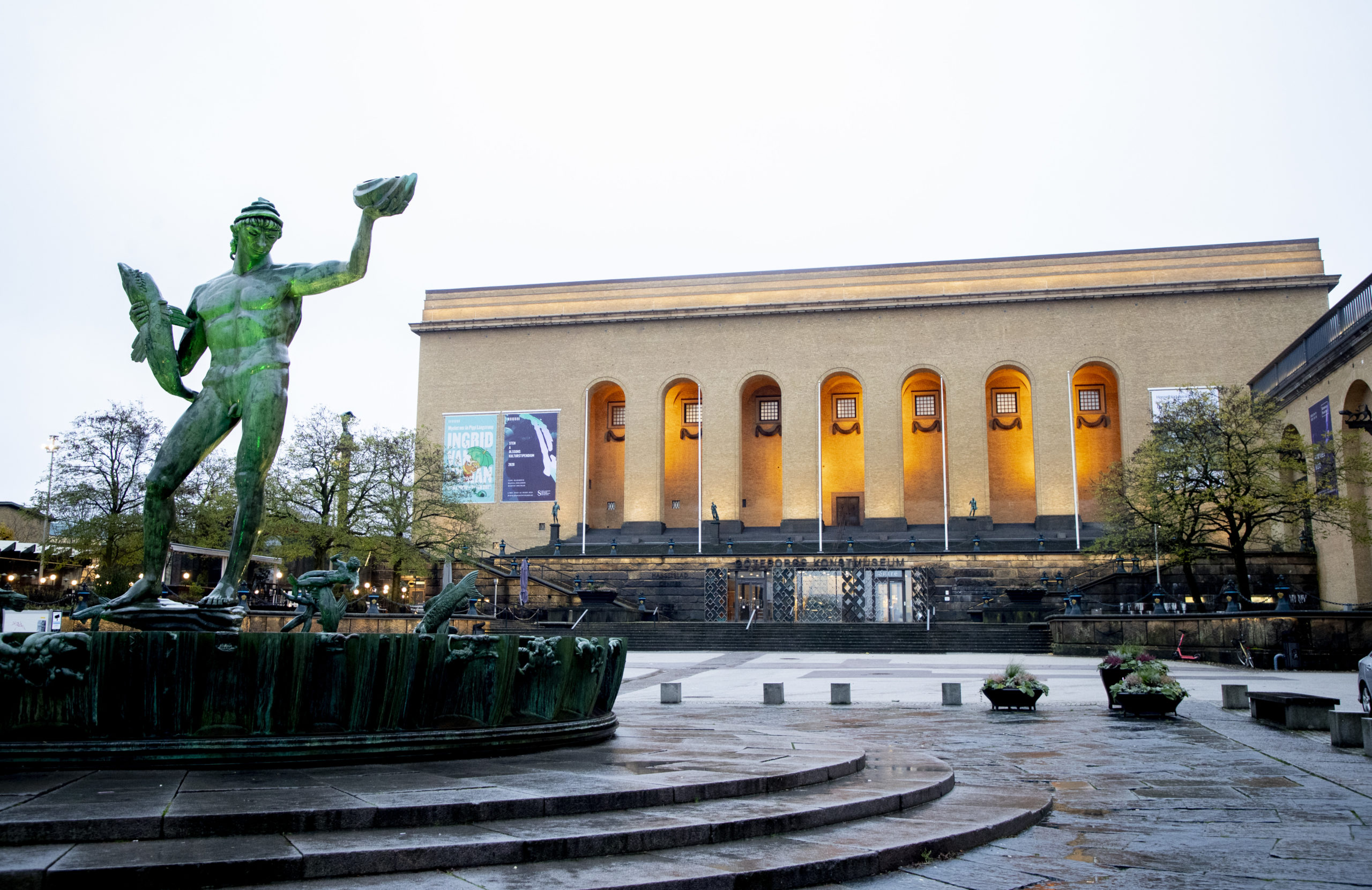 Götaplatsen i Göteborg. Statyn poseidon och Göteborgs konstmuseum i bakgrunden.