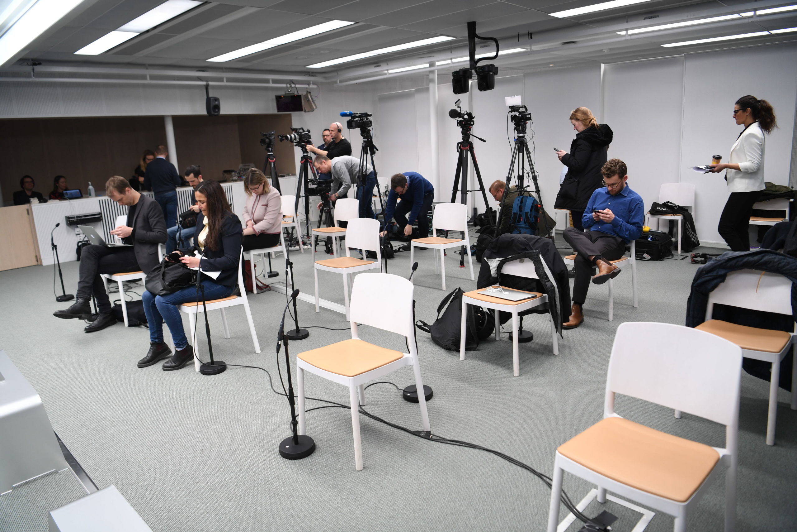 Journalister väntar inför pressträff